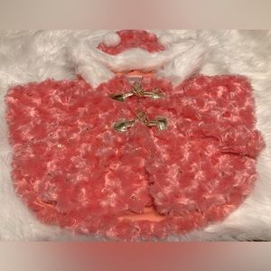 👶🏻  (bundle 3 kids items for $12) Fuzzy hooded poncho/cape